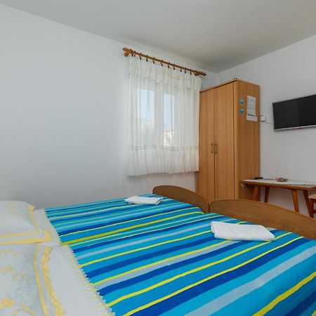 Apartments With A Parking Space Omis - 2745 Phòng bức ảnh
