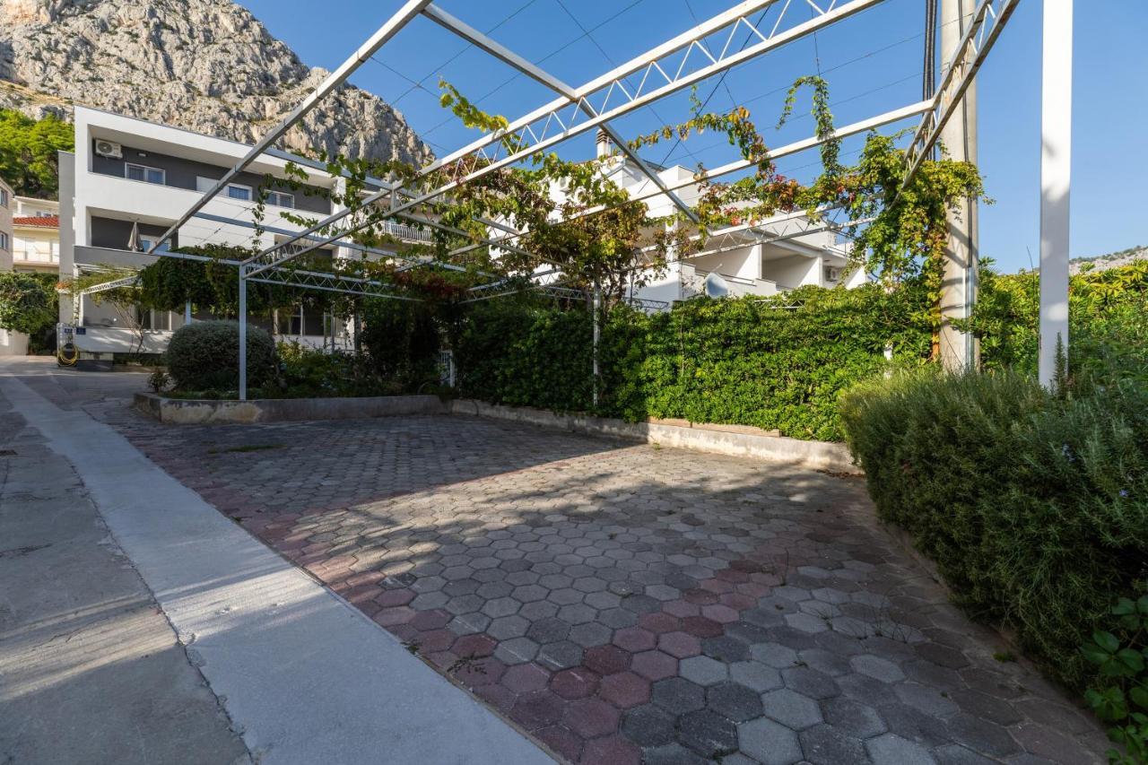 Apartments With A Parking Space Omis - 2745 Ngoại thất bức ảnh