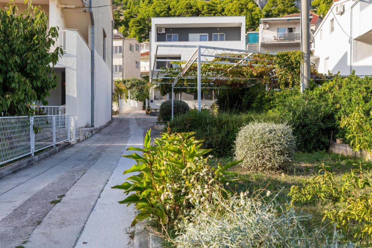 Apartments With A Parking Space Omis - 2745 Ngoại thất bức ảnh