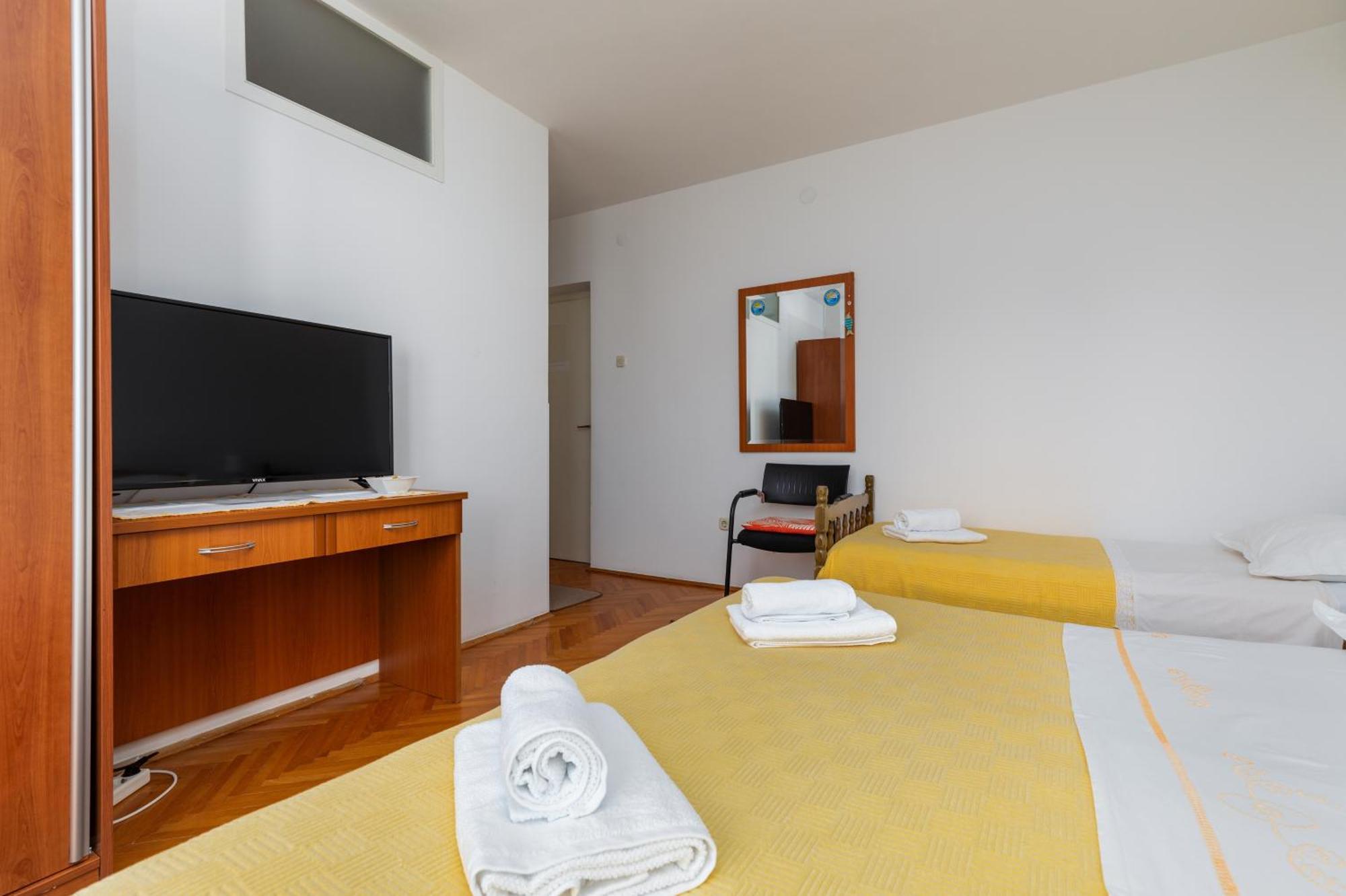 Apartments With A Parking Space Omis - 2745 Phòng bức ảnh