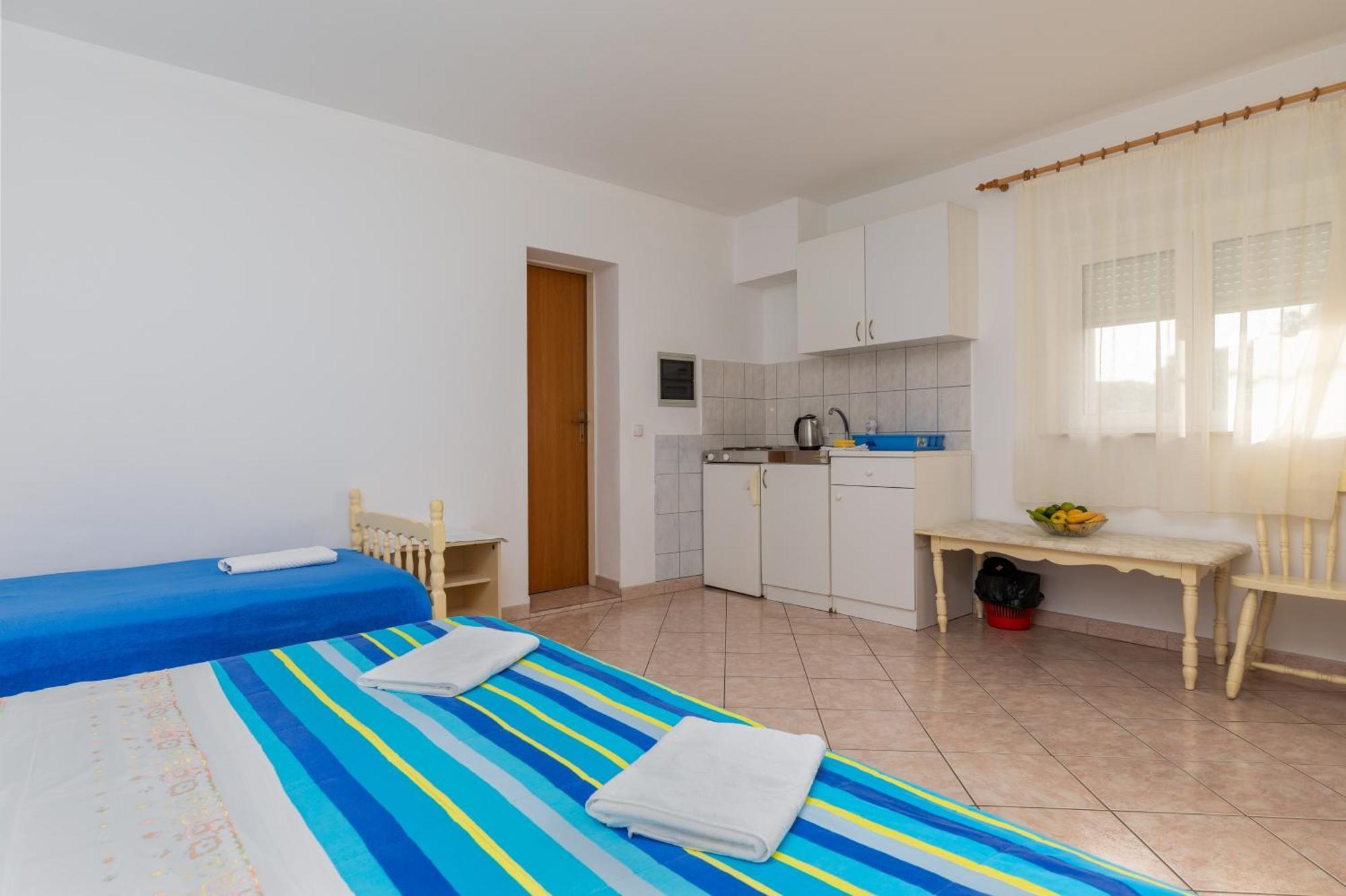 Apartments With A Parking Space Omis - 2745 Phòng bức ảnh
